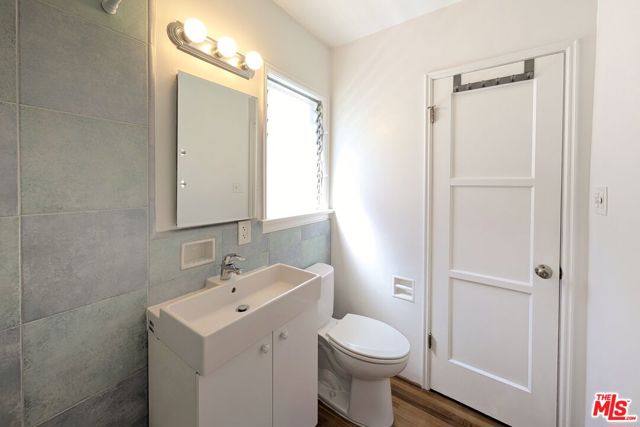 1030 5th Street, Santa Monica CA: https://media.crmls.org/mediaz/883b3c0a-83ee-4c3b-900e-8eccf58c00bf.jpg