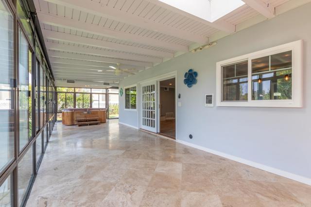 348 Avenida De Las Rosas, Encinitas CA: https://media.crmls.org/mediaz/883c428a-d4ff-46dd-bc8d-f7598a39739a.jpg