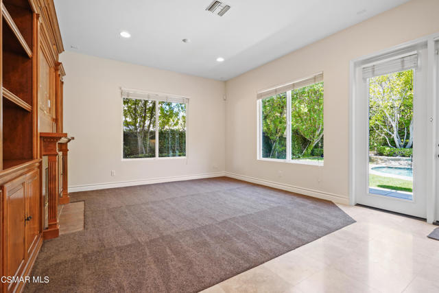6077 Mandeville Place, Oak Park CA: https://media.crmls.org/mediaz/883cbf2b-a8f5-49e1-9d4b-8873138630a7.jpg