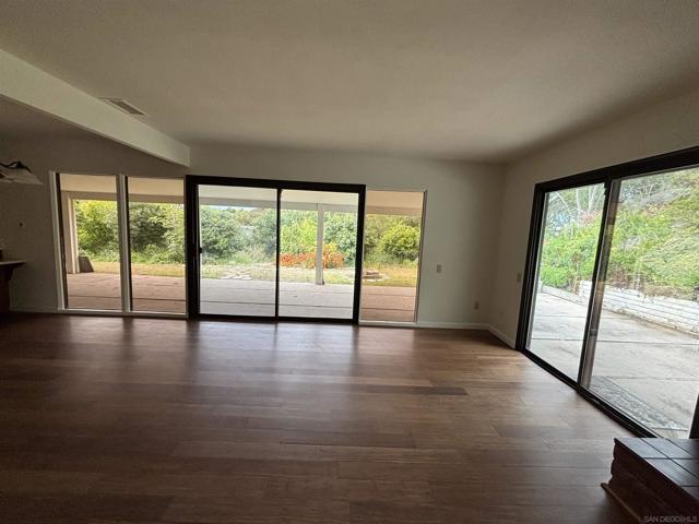 2566 Los Cerritos Ln, Fallbrook CA: https://media.crmls.org/mediaz/883cc4d0-e75d-44db-8292-e0b218014b5f.jpg