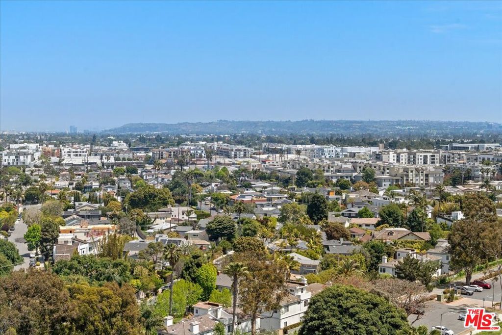 https://media.crmls.org/mediaz/883db26c-0503-4baa-b4c0-1d543c0b9d99.jpg?preset=X-Large