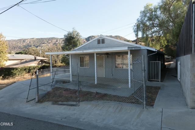 Detail Gallery Image 4 of 25 For 6015 Peppertree Ln, Simi Valley,  CA 93063 - 3 Beds | 2 Baths