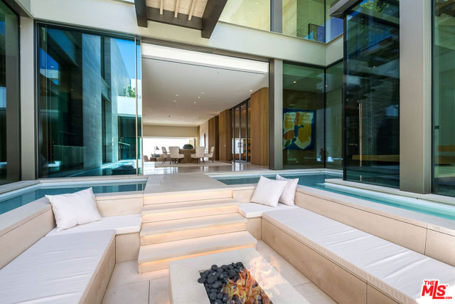 9016 Thrasher Avenue, Los Angeles CA: https://media.crmls.org/mediaz/883e0bcc-17c7-4a73-8c61-75ceddcff08d.jpg