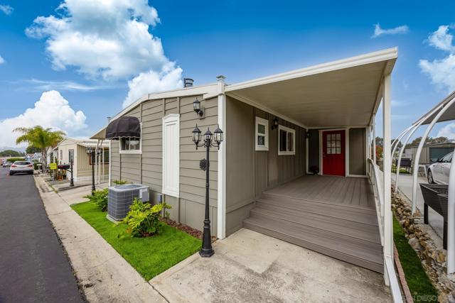 1815 Sweetwater Rd, Spring Valley CA: https://media.crmls.org/mediaz/883e1858-8469-4b58-b514-a2de68cd5eaa.jpg