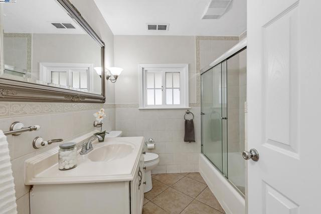 15028 Grenda St, San Leandro CA: https://media.crmls.org/mediaz/883e430d-a0f2-4b8a-acb8-0b6e766758d3.jpg