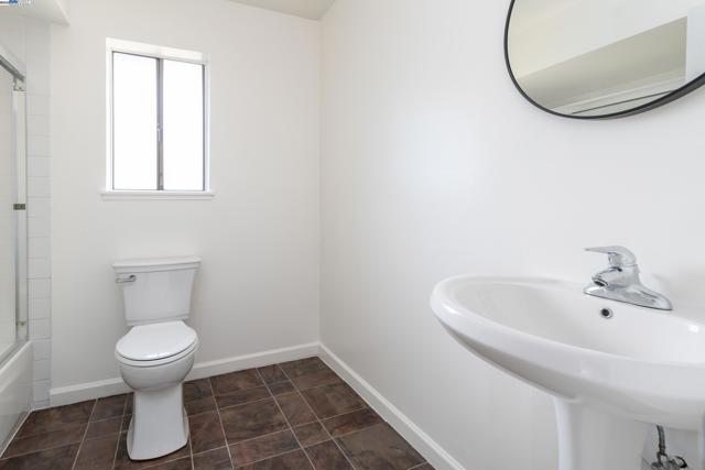 5644 ALHAMBRA HILLS CT, Martinez CA: https://media.crmls.org/mediaz/883e7c98-e6ee-4084-ae7e-4c024bca5e4d.jpg