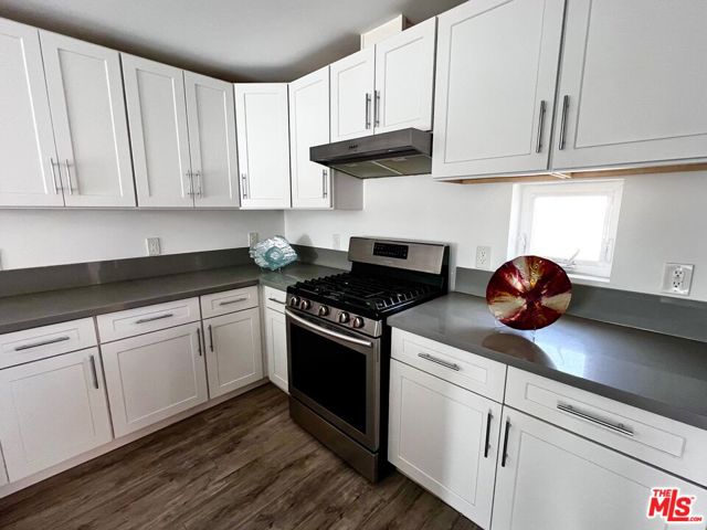 1229 S Kingsley Drive, Los Angeles CA: https://media.crmls.org/mediaz/883ecc07-34b5-403d-abfc-1a7d884b08f5.jpg