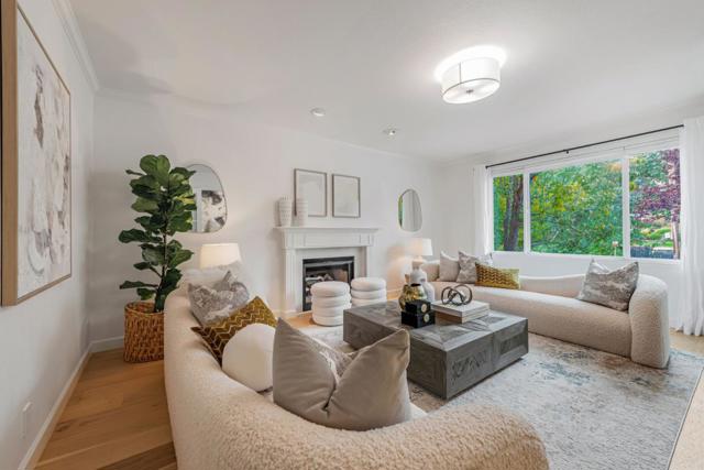 3852 Jefferson Avenue, Redwood City CA: https://media.crmls.org/mediaz/883f26cf-63d2-4280-a7c5-6fe7b0715132.jpg