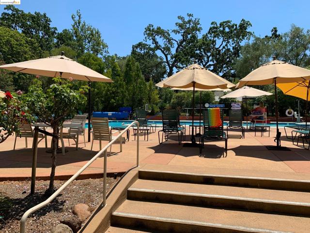 1910 Skycrest Dr, Walnut Creek CA: https://media.crmls.org/mediaz/88404111-3758-4917-ba38-388002327c82.jpg