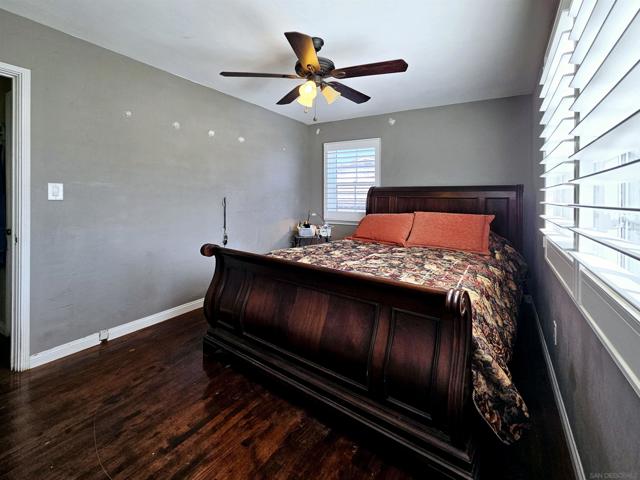 425 E 16Th St, National City CA: https://media.crmls.org/mediaz/884090f2-1d1a-4b3f-bda5-32d048b1bad0.jpg