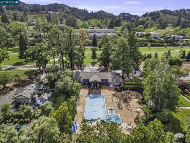 1200 Leisure Ln, Walnut Creek CA: https://media.crmls.org/mediaz/8841bc7c-2668-4d04-b4c9-e5e40aa8f3f4.jpg