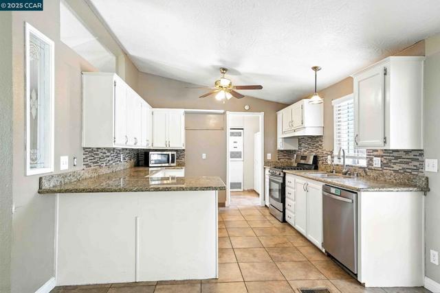 1950 Tule Ln, Knightsen CA: https://media.crmls.org/mediaz/88427546-7228-439c-8af4-d3aaa0bc554b.jpg