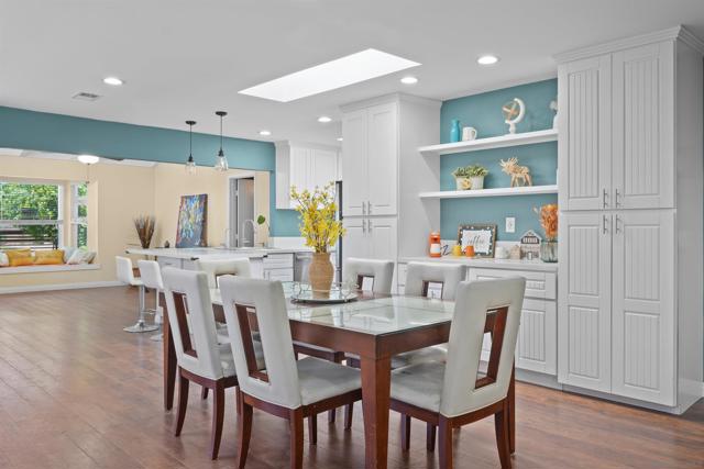 9155 57 Gold Coast Dr, San Diego CA: https://media.crmls.org/mediaz/8842a571-2742-4684-9872-8835327a6813.jpg