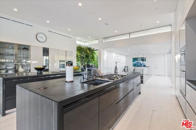 1620 Carla, Beverly Hills CA: https://media.crmls.org/mediaz/8842b76e-8f3e-4c72-a034-2d5e6db72190.jpg