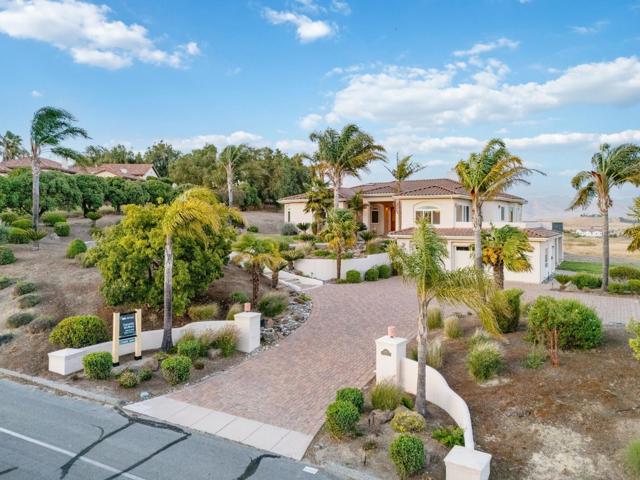 4165 Ashford Circle, Hollister CA: https://media.crmls.org/mediaz/88431606-30cd-4094-9cab-655d68a75b1b.jpg
