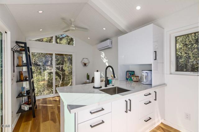 4488 Foothill Road, Carpinteria CA: https://media.crmls.org/mediaz/88433adc-9a15-4cdd-b96e-b2b4d4d33986.jpg
