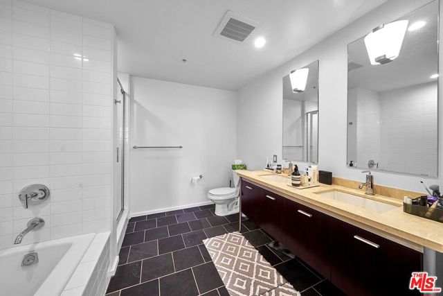 1155 S Grand Avenue, Los Angeles CA: https://media.crmls.org/mediaz/88433f01-160d-48c1-ab82-553a52f05743.jpg