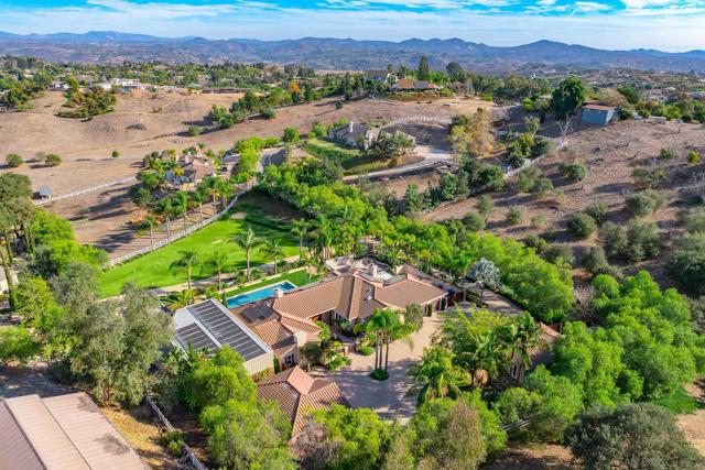 4703 Briana Ct, Fallbrook CA: https://media.crmls.org/mediaz/88435106-2127-4927-a8a6-092ba4ddf8a1.jpg