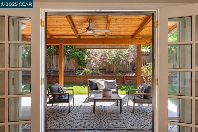 4536 Birch Bark Rd, Concord CA: https://media.crmls.org/mediaz/88440059-f5c6-4d04-94fe-280aaca301a9.jpg