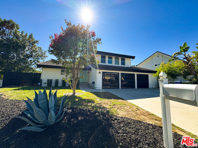 4327 Cezanne Avenue, Woodland Hills CA: https://media.crmls.org/mediaz/88442461-16a7-4721-9067-2d7aeb7accc5.jpg