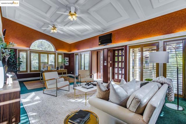 4146 Canyon Rd, Lafayette CA: https://media.crmls.org/mediaz/88444f29-57a9-41e4-817e-22c445893334.jpg