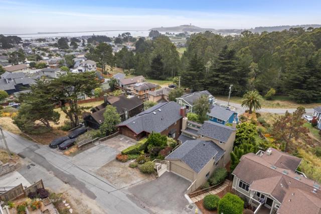 389 Avenue Granada, El Granada CA: https://media.crmls.org/mediaz/88448f0a-41f8-4f1f-9782-cd950ff7a39f.jpg