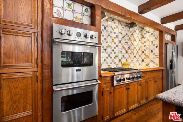 2562 Mandeville Canyon Road, Los Angeles CA: https://media.crmls.org/mediaz/88449221-f626-4fc5-a9af-89f4162bc583.jpg