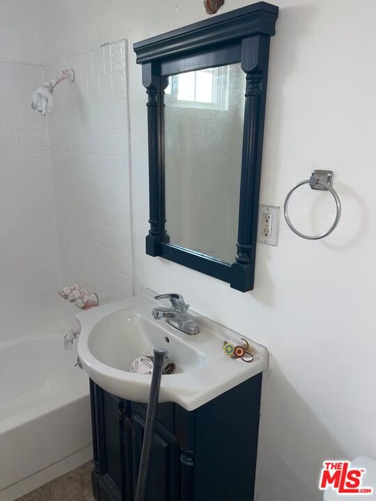 244 E 49th Street, Long Beach CA: https://media.crmls.org/mediaz/8844e72f-a775-46c9-b8b0-16f268e177d2.jpg