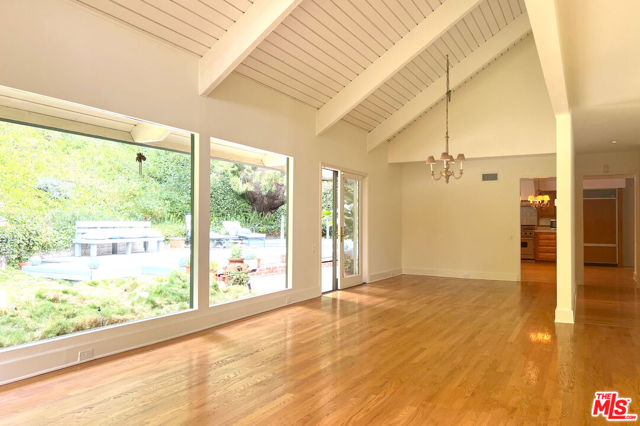 2325 Banyan Drive, Los Angeles CA: https://media.crmls.org/mediaz/884514b2-3ded-46bd-975b-7813d7072c1e.jpg