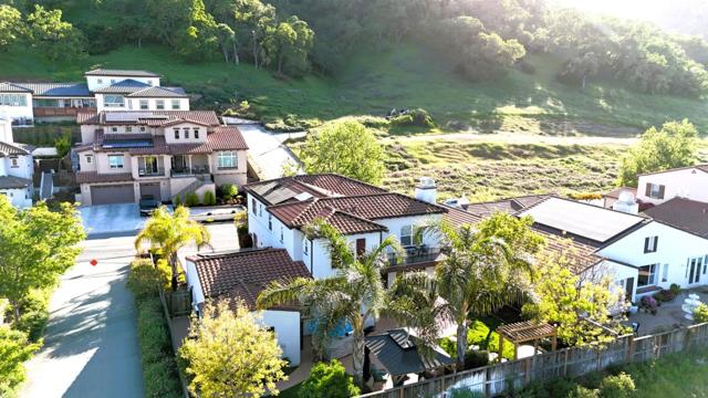 6600 Eagle Ridge Court, Gilroy CA: https://media.crmls.org/mediaz/88452463-10ed-4c0b-9c63-aa2d5a4b6856.jpg