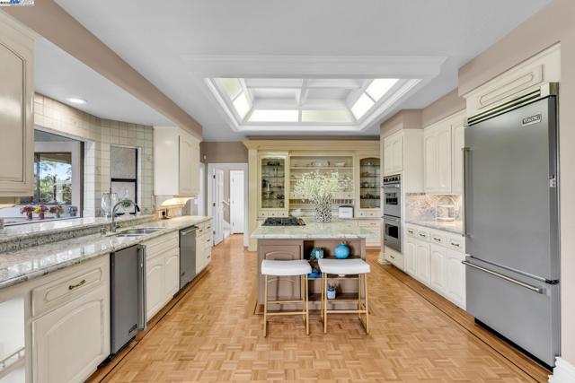 219 Valley Oaks Dr, Alamo CA: https://media.crmls.org/mediaz/8845a0f4-6a74-475c-ae00-c3a289e2ede3.jpg