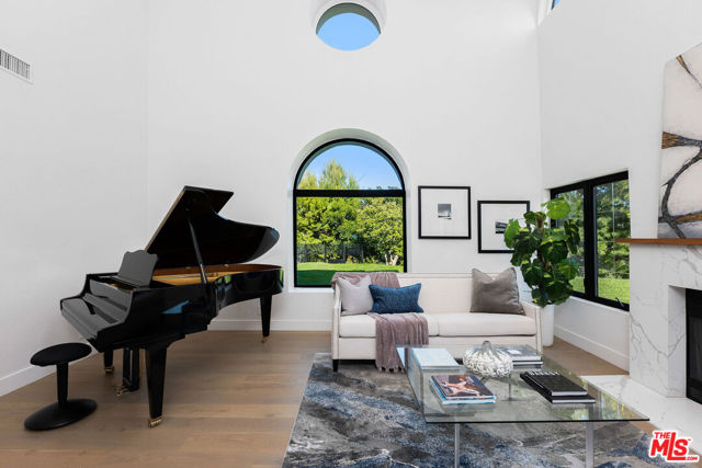 23458 W Moon Shadows Drive, Malibu CA: https://media.crmls.org/mediaz/8845dec3-560c-4849-81b3-cb3eda98d232.jpg