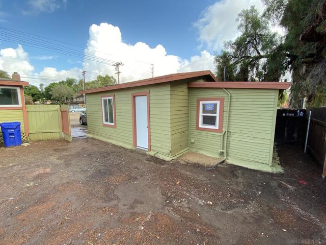 8975 Lamar St, Spring Valley CA: https://media.crmls.org/mediaz/8845f33b-0e70-4167-8625-7e44e8dd93e0.jpg