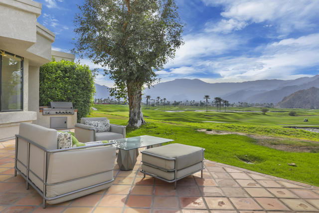 50181 Calle Maria, La Quinta CA: https://media.crmls.org/mediaz/88470638-412c-4594-8e90-335d875b2352.jpg