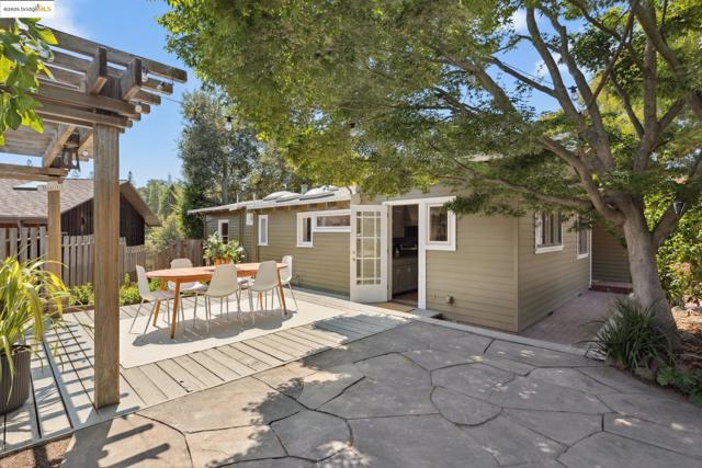 2181 Andrews St, Oakland CA: https://media.crmls.org/mediaz/88471f83-ef99-4eda-a7b8-f3b94dee61d8.jpg