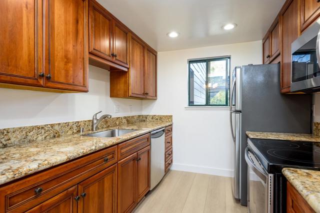32 Cove Lane, Redwood City CA: https://media.crmls.org/mediaz/88475bd7-816e-4652-b3a7-6de837980d07.jpg