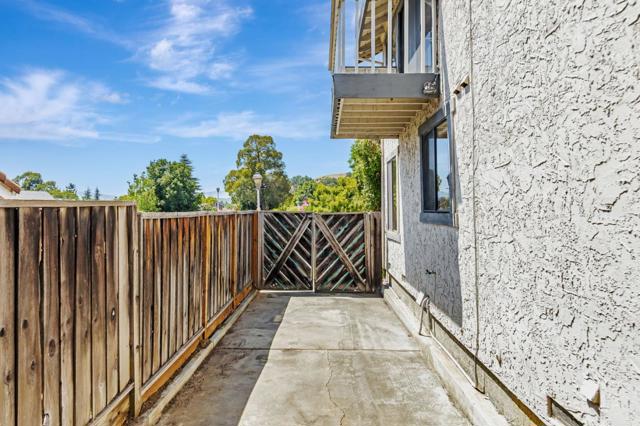 1440 Kring Way, Los Altos CA: https://media.crmls.org/mediaz/8847abcf-be16-426f-a2bd-b4577654552e.jpg