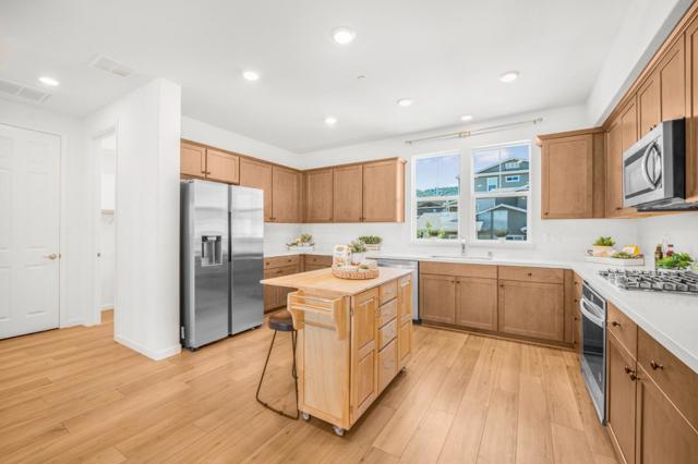 1387 Ores Way, Gilroy CA: https://media.crmls.org/mediaz/8847c84b-067d-4757-b553-e73f5c50d49d.jpg