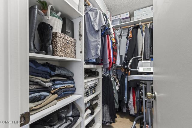 5700 Etiwanda Avenue, Tarzana CA: https://media.crmls.org/mediaz/88482ebb-0159-4598-8087-b5da02c35759.jpg