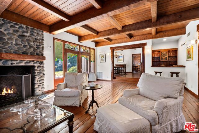 2562 Mandeville Canyon Road, Los Angeles CA: https://media.crmls.org/mediaz/88485f35-c9ee-48e8-bdd3-8f057d34f4bf.jpg