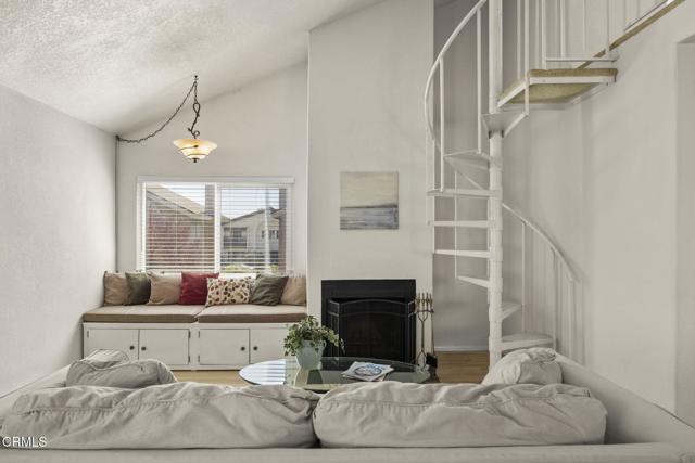 Detail Gallery Image 6 of 44 For 5125 Wooley Rd #5,  Oxnard,  CA 93035 - 2 Beds | 2 Baths