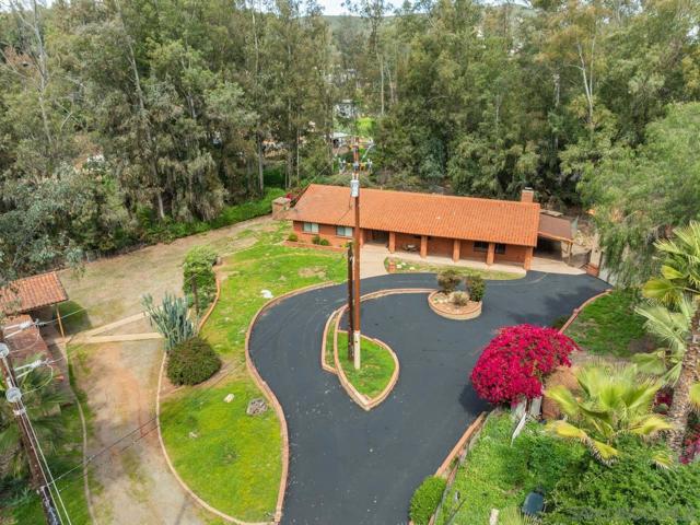 11580 Manzanita Rd, Lakeside CA: https://media.crmls.org/mediaz/884952dd-0e31-42fe-ba5b-2529ee8bf03f.jpg
