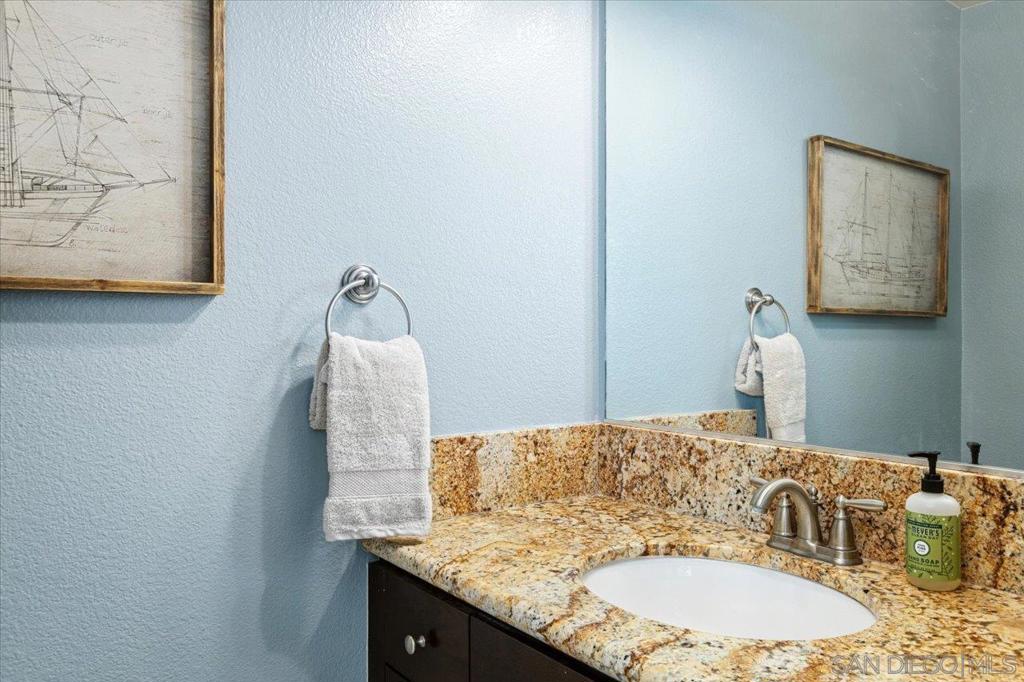 https://media.crmls.org/mediaz/884a24ca-40e4-4294-9658-61f07ee1b5ab.jpg?preset=X-Large