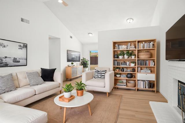 Detail Gallery Image 5 of 47 For 4888 Northerly St, Oceanside,  CA 92056 - 3 Beds | 2 Baths