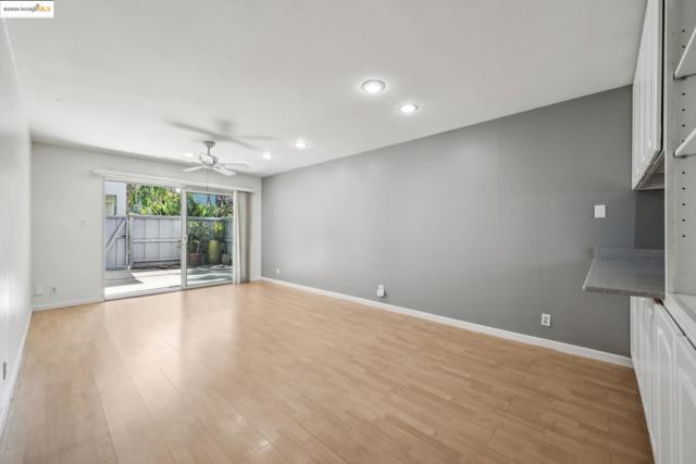325 Kitty Hawk Rd, Alameda CA: https://media.crmls.org/mediaz/884ab12f-c762-42af-bcfb-4a379825ec05.jpg