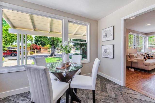 1359 Madera Avenue, Menlo Park CA: https://media.crmls.org/mediaz/884ac44a-e609-4233-8530-537f29a2a38f.jpg
