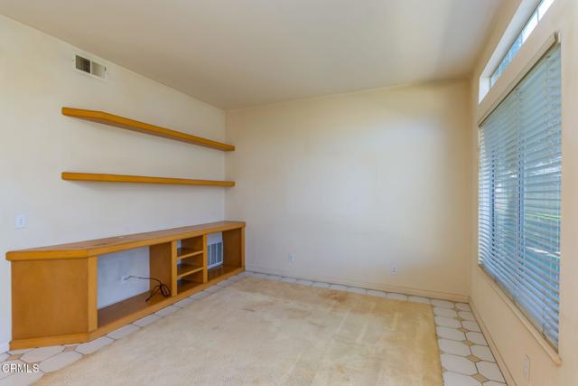 1062 Meadowlark Drive, Fillmore CA: https://media.crmls.org/mediaz/884af8ed-ec36-4d60-925c-2c7d2f772ce4.jpg