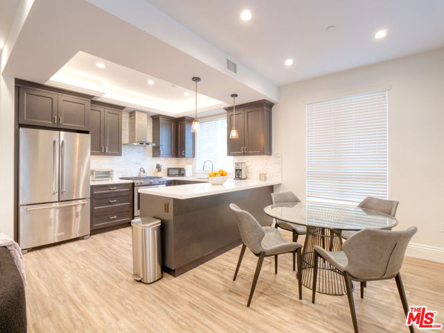 8700 Chalmers Drive, Los Angeles CA: https://media.crmls.org/mediaz/884b0596-4488-4df3-84d8-5d341ef8d0d1.jpg