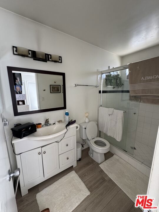 2803 Arizona Avenue, Santa Monica CA: https://media.crmls.org/mediaz/884c51be-89a7-4648-a224-67e9067d6a5e.jpg