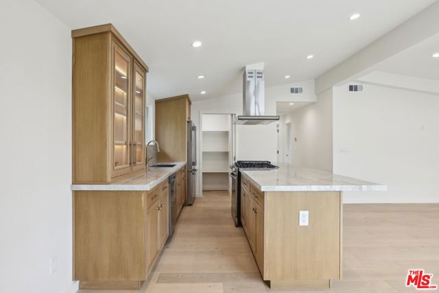 6731 Delco Avenue, Winnetka CA: https://media.crmls.org/mediaz/884c8a13-0356-481b-b9b2-dce0a1952b04.jpg